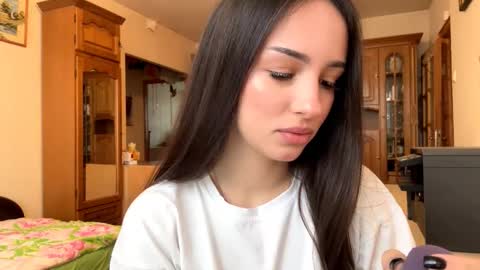 Snapshot of elizabethrabin chatting on 11/24/25, 10:26 Mia online show from 11/24/25, 10:26