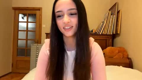 Snapshot of elizabethrabin chatting on 11/26/25, 03:35 Mia online show from 11/26/25, 03:35