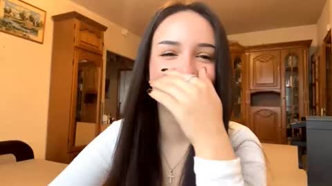 Snapshot of elizabethrabin chatting on 11/28/25, 09:23 Mia online show from 11/28/25, 09:23