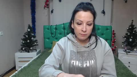 ElizabethSho online show from 12/27/24, 09:11
