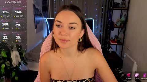 Snapshot of elizabetsoon chatting on 11/05/25, 05:29 elizabetsoon online show from 11/05/25, 05:29