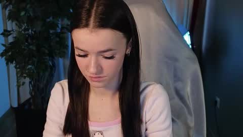 Snapshot of elizzza_ chatting on 10/17/25, 05:21 elizzza_ online show from 10/17/25, 05:21