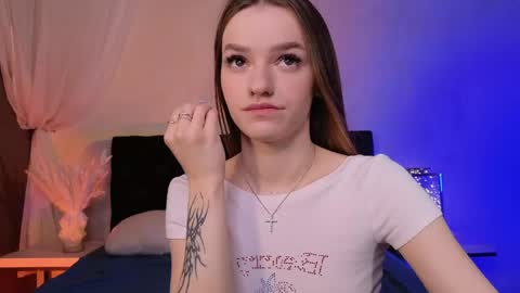 elizzza_ online show from 06/10/26, 05:18