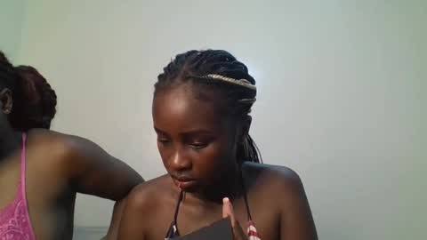ella8_ online show from 06/25/26, 01:16