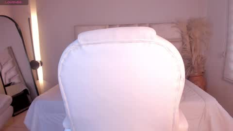 Snapshot of ella__olmos chatting on 05/09/26, 02:33 Ella Olmos online show from 05/09/26, 02:33