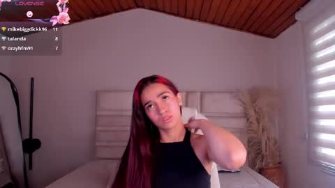Snapshot of ella__olmos chatting on 05/11/26, 04:04 Ella Olmos online show from 05/11/26, 04:04