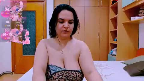 Ella  online show from 10/08/25, 06:44