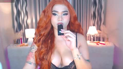 HI ITS ME ELLA online show from 12/14/25, 04:40
