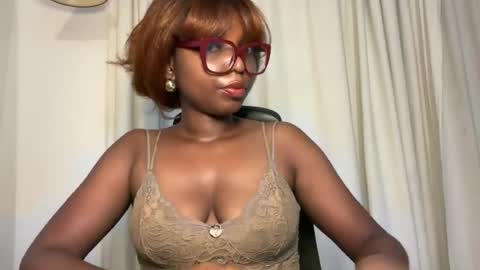 Ella online show from 06/23/26, 02:53