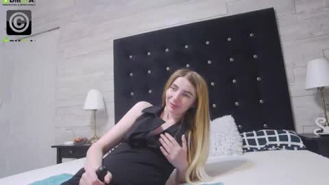 ella_lizzie online show from 10/20/25, 06:41