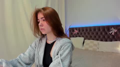 Ella Mayers online show from 02/09/25, 10:32