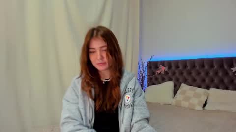 Ella Mayers online show from 02/17/25, 04:42