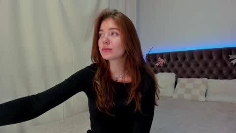 Ella Mayers online show from 02/19/25, 10:53