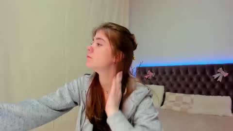 Ella Mayers online show from 03/08/25, 09:18