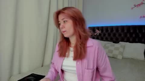 Ella Mayers online show from 09/15/25, 12:27