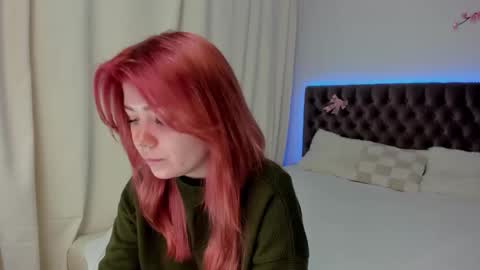 Ella Mayers online show from 09/28/25, 12:21