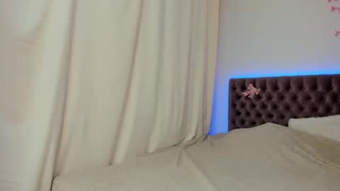 Ella Mayers online show from 10/12/25, 12:26