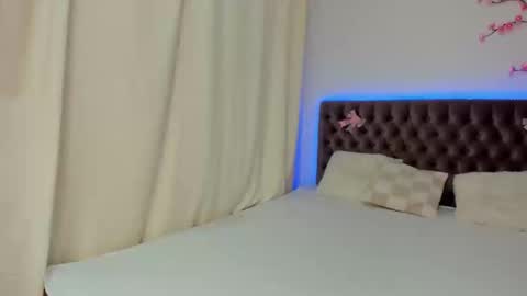 Ella Mayers online show from 10/17/25, 12:41