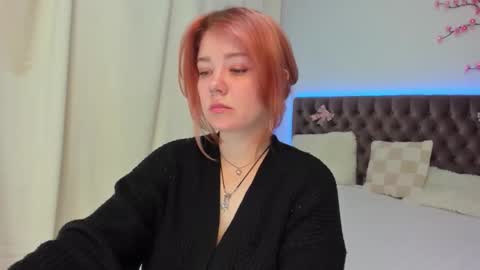 Ella Mayers online show from 10/18/25, 12:17