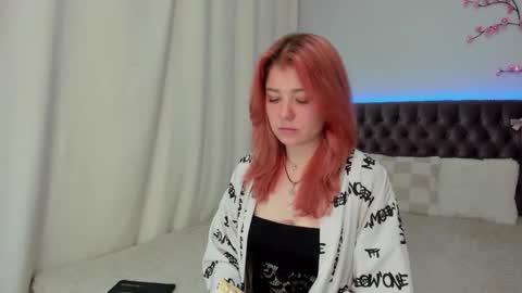 Ella Mayers online show from 10/29/25, 02:30