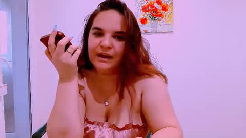 Snapshot of ella_minnie chatting on 07/07/26, 06:01 Ella online show from 07/07/26, 06:01
