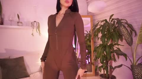 ELLA OWEN online show from 07/07/26, 11:20