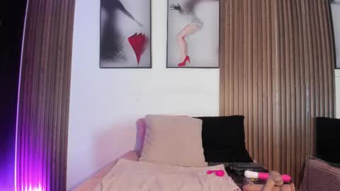 Snapshot of ella_rouse1 chatting on 01/05/26, 05:27 ella rouse online show from 01/05/26, 05:27