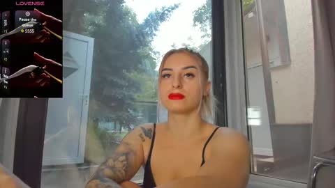 ella_vee online show from 10/02/25, 04:52