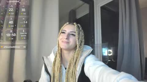 ella_vee online show from 10/25/25, 03:14