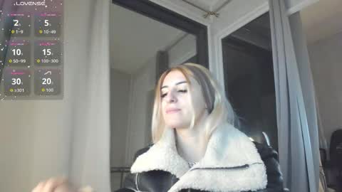 ella_vee online show from 11/03/25, 04:03