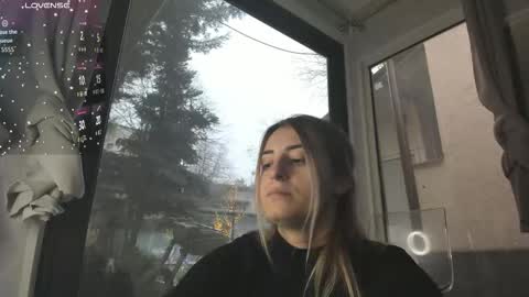 ella_vee online show from 12/16/25, 06:29