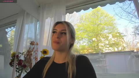 ella_vee online show from 04/16/26, 05:41