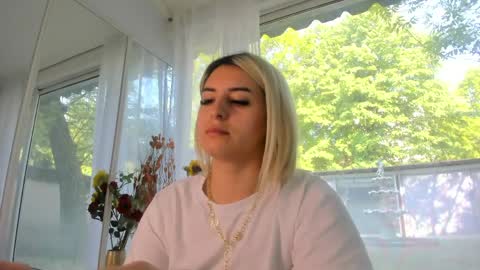 ella_vee online show from 05/05/26, 06:43