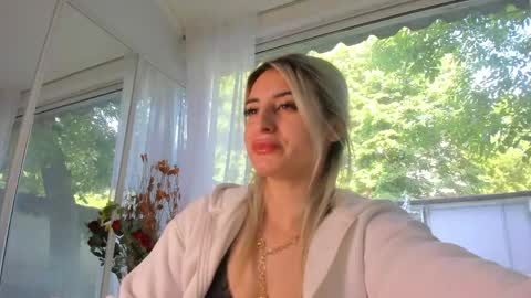 ella_vee online show from 05/15/26, 05:47