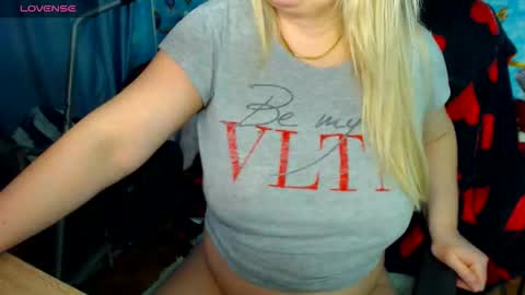 Snapshot of ellabella36dd chatting on 02/14/26, 11:56 IsaBella online show from 02/14/26, 11:56