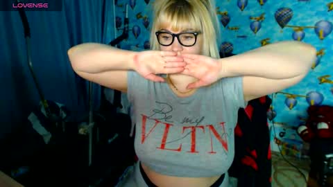 Snapshot of ellabella36dd chatting on 03/04/26, 11:33 IsaBella online show from 03/04/26, 11:33