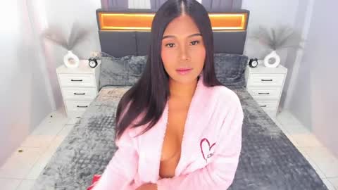 Snapshot of ellabrown_ chatting on 04/18/26, 08:07 SINGLE PO online show from 04/18/26, 08:07