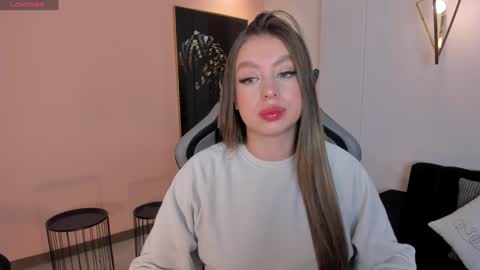 EllaClark online show from 12/03/24, 07:00