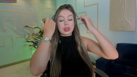 EllaClark online show from 01/29/25, 06:50