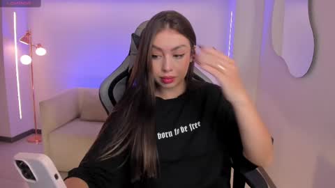 Snapshot of ellaclark chatting on 09/18/25, 06:54 EllaClark online show from 09/18/25, 06:54