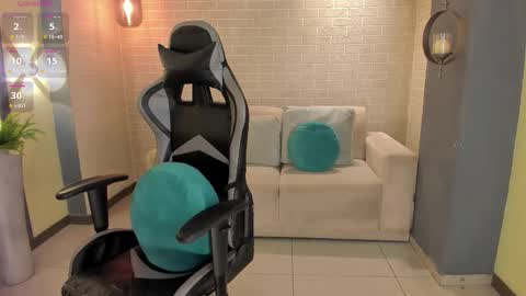 Snapshot of ellaclark chatting on 10/22/25, 07:02 EllaClark online show from 10/22/25, 07:02