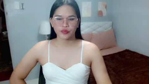 EllaFord online show from 06/17/26, 04:08
