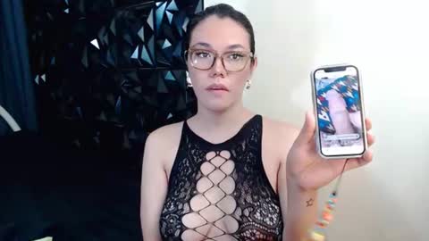 Snapshot of ellahollywood1818 chatting on 07/10/26, 12:48 CINDERELLA online show from 07/10/26, 12:48
