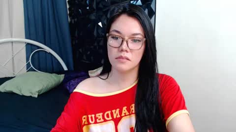Snapshot of ellahollywood1818 chatting on 08/05/26, 12:46 CINDERELLA online show from 08/05/26, 12:46