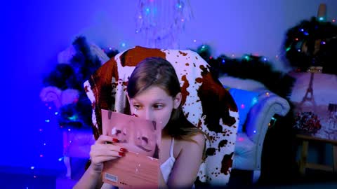 Ella online show from 12/15/24, 09:45