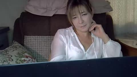 Snapshot of ellajohnsonx chatting on 10/19/25, 12:06 ellajohnsonx online show from 10/19/25, 12:06