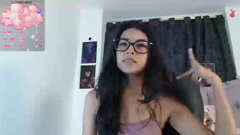 Snapshot of ellajonz chatting on 09/24/25, 10:35 Ella Amoneth online show from 09/24/25, 10:35