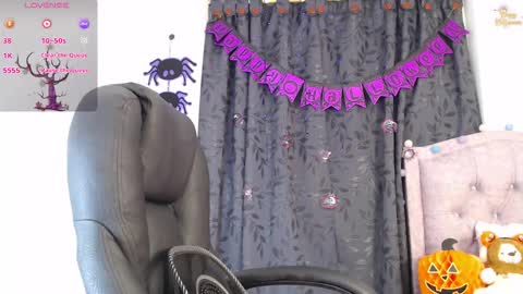 Snapshot of ellajonz chatting on 10/19/25, 07:36 Ella Amoneth online show from 10/19/25, 07:36