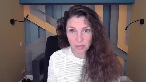 Snapshot of ellalongs chatting on 10/09/25, 11:41 EllaLongs online show from 10/09/25, 11:41