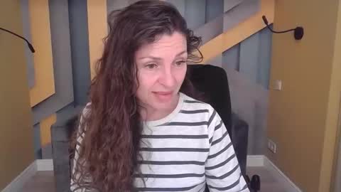 Snapshot of ellalongs chatting on 11/02/25, 12:29 EllaLongs online show from 11/02/25, 12:29